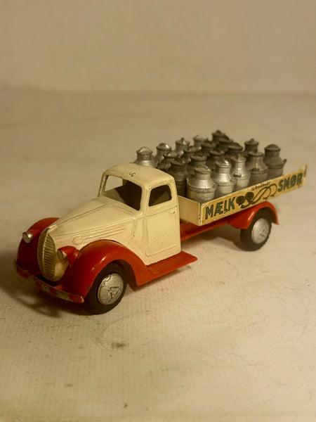 TEKNO Denmark Ford V8 mælkebil No. 424.