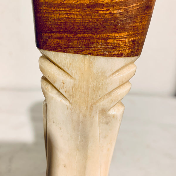 Ældre Tiki figur, i gevir og træ, fra stillehavet.