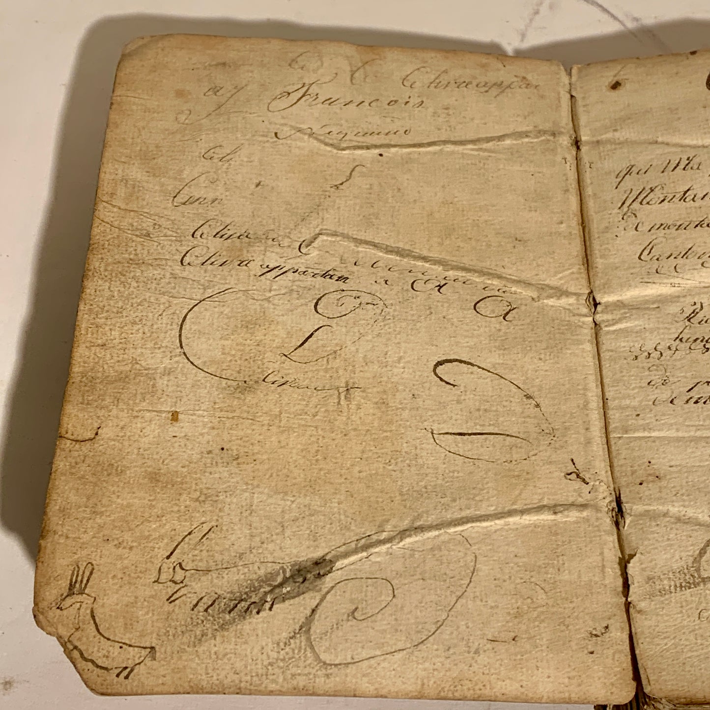 ASTRONOMISK OG HISTORISK ALMANAK AF BYEN LYON. Fransk bog fra 1745.