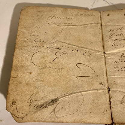 ASTRONOMISK OG HISTORISK ALMANAK AF BYEN LYON. Fransk bog fra 1745.