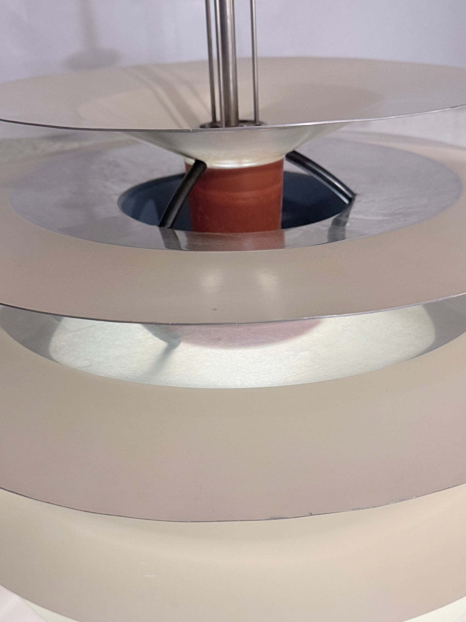 Poul Henningsen. PH Kontrast loft lampe, for Louis Poulsen. 1962