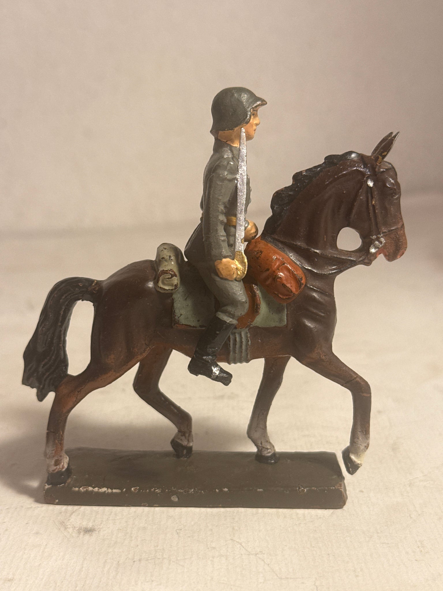 Lineol Dansk officer til hest, fra 1930érne.