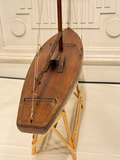 Antik håndbygget Pond Yacht Model. Danmark. Fra 1920érne