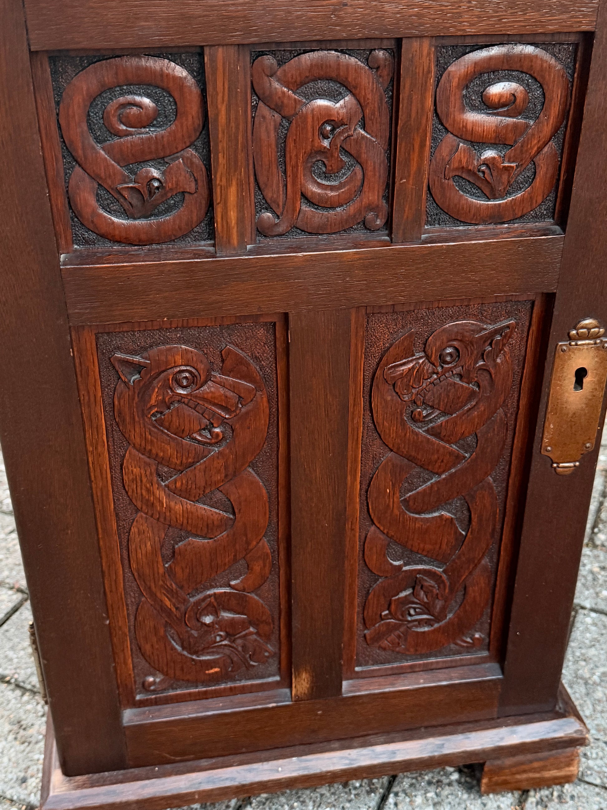 Antik Norsk Viking Dragestil Piedestal skrivebord.Fra 1880-1915
