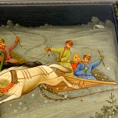 Russisk håndmalet palekh trojka lak æske, signeret. Fra 1900 tallet.