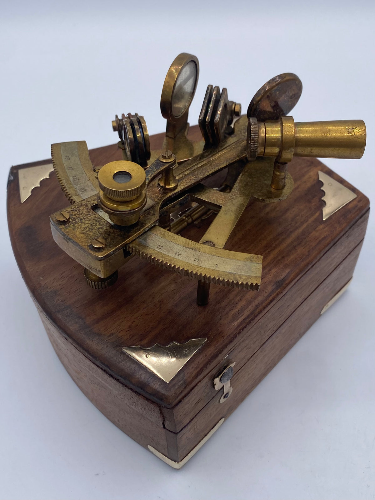 Maritimt sekstant-instrument i trækasse. Efter Troughton & Simms 1910. Indien. Sen 20. Årh