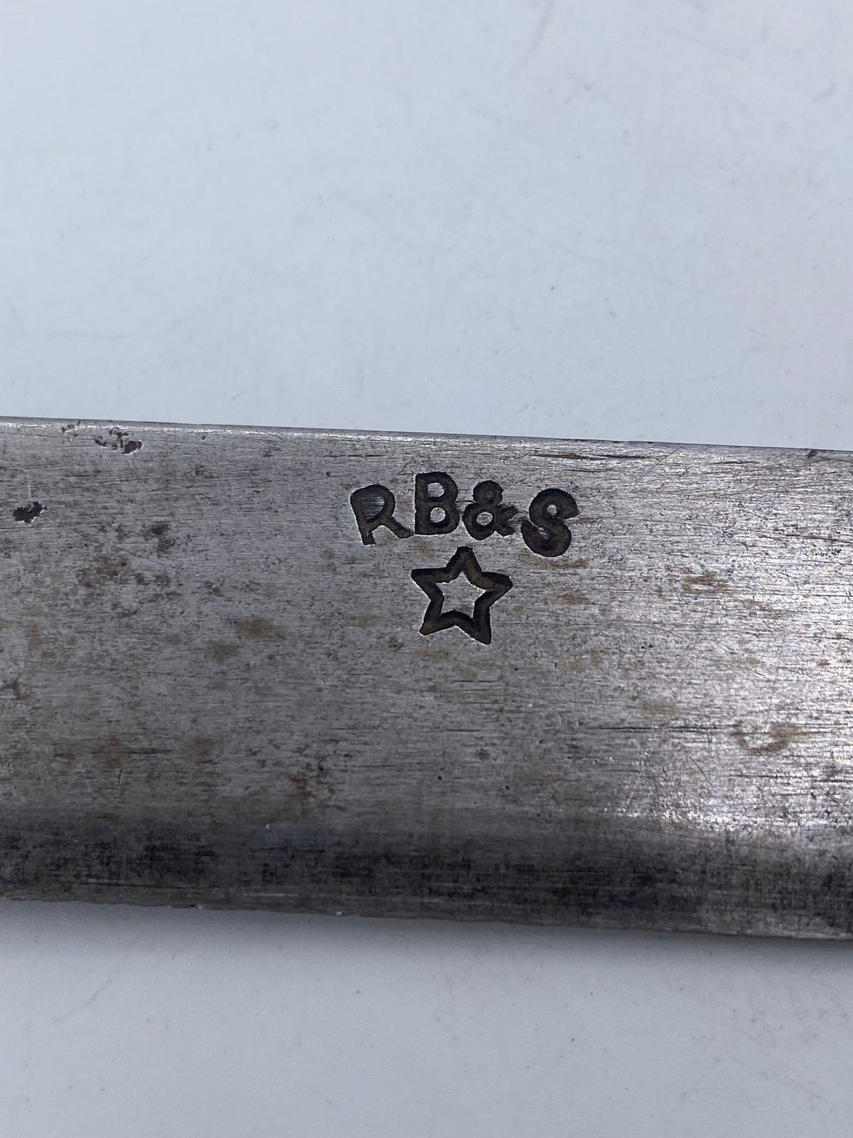 R. Brusletto & Sønner kniv "Hallingkniven" med skede. Norge. 20. Årh