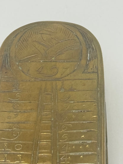 Pieter Holm (f.1686-1776) Tobaks æske i messing. Holland midt 18.Årh