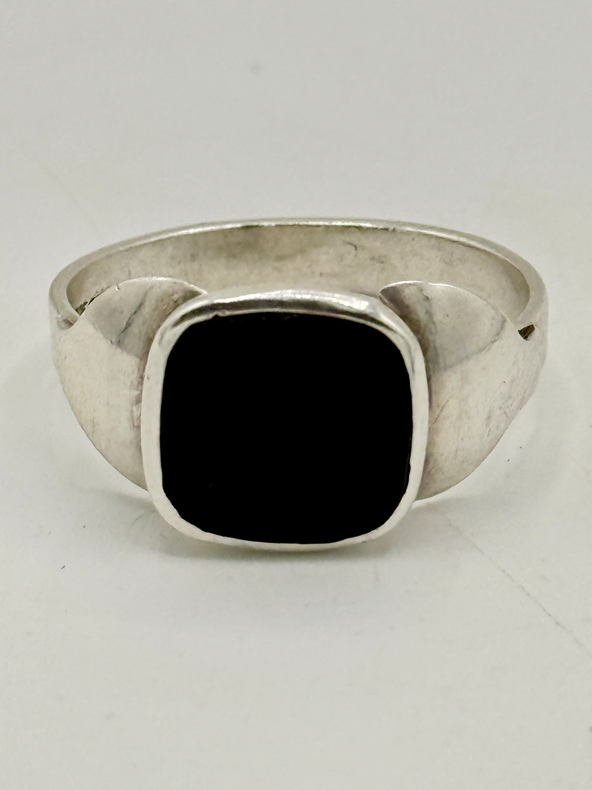 Carl Ove Frydensberg (1949-1982) Sølv & Onyx signet herrering, fra midt 20. Årh