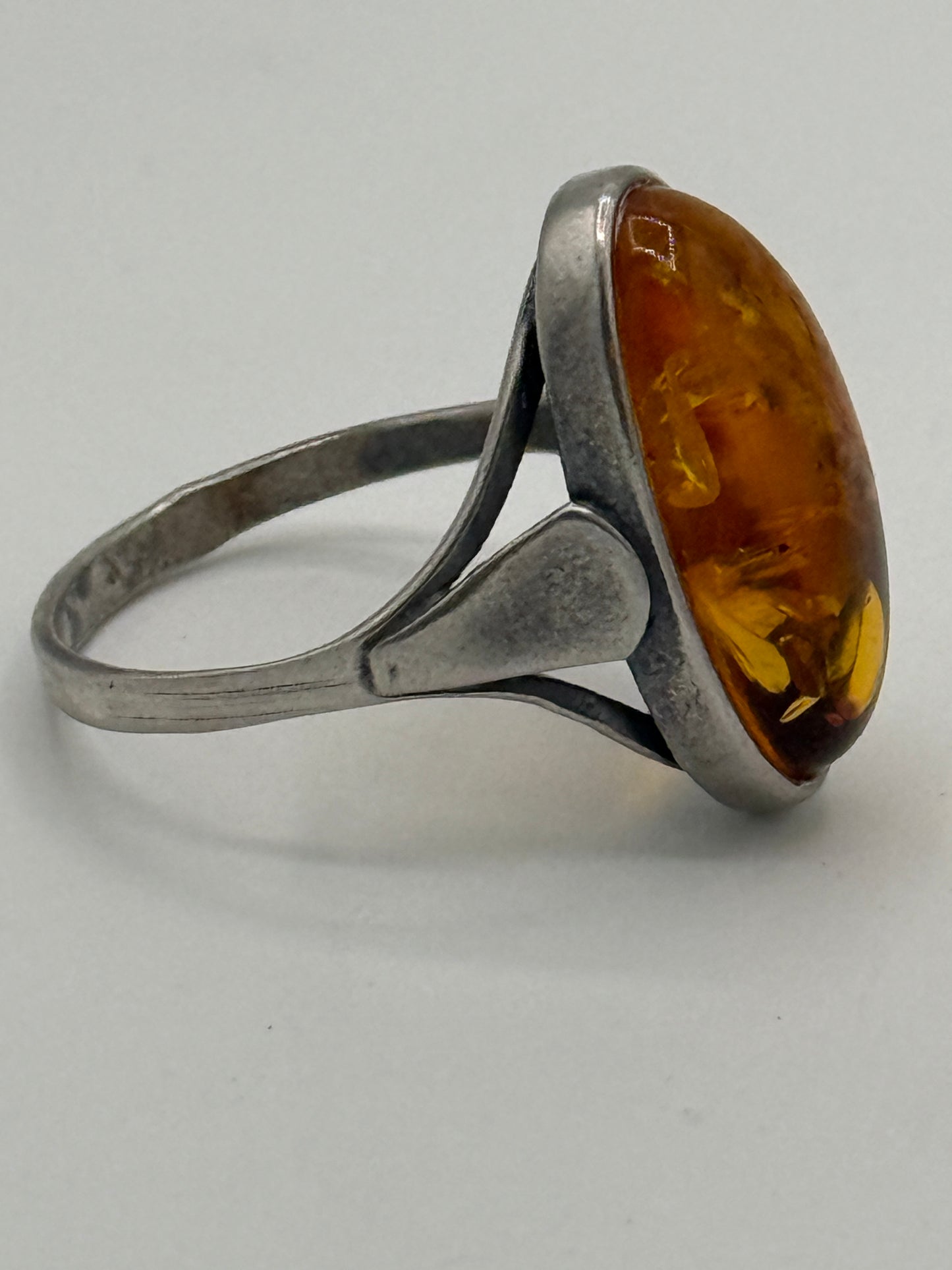 Vintage Artdecostil Rav & Sterlingsølv ring. Gstad, Polen. Fra 1980érne