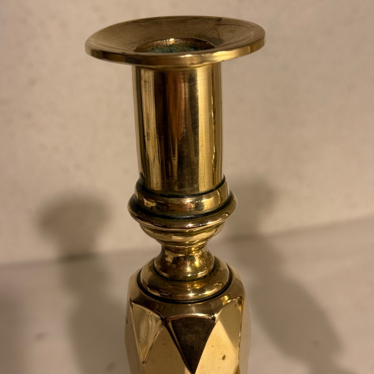 Antikke Viktorianske messing diamant lysestager. Fra 1800 tallet.