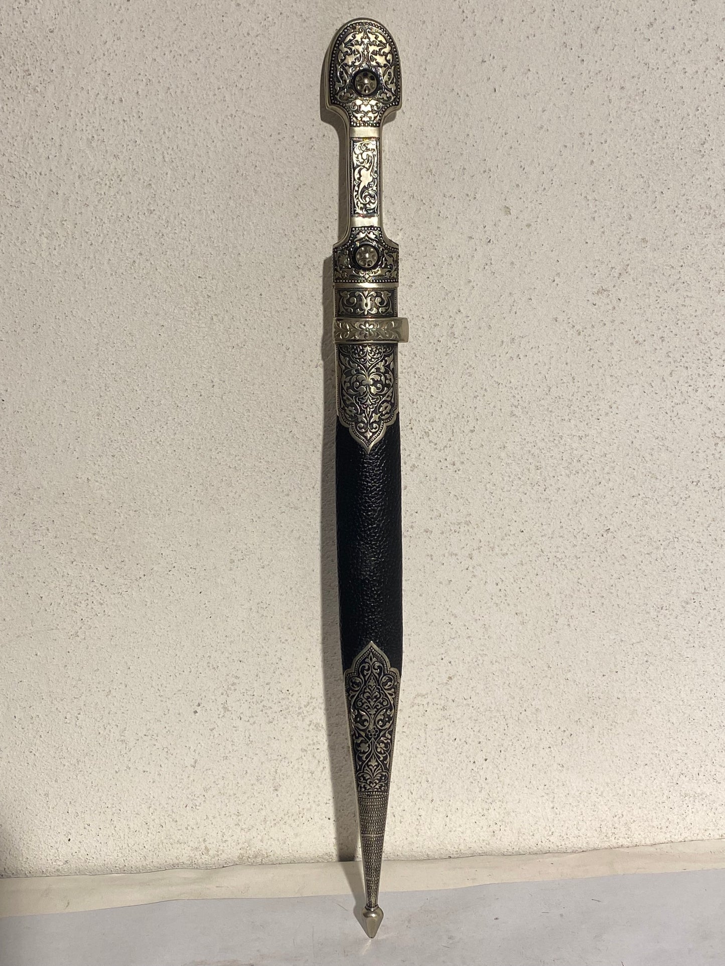 Dagestansk Kinjal dolk med diplomatisk proveniens