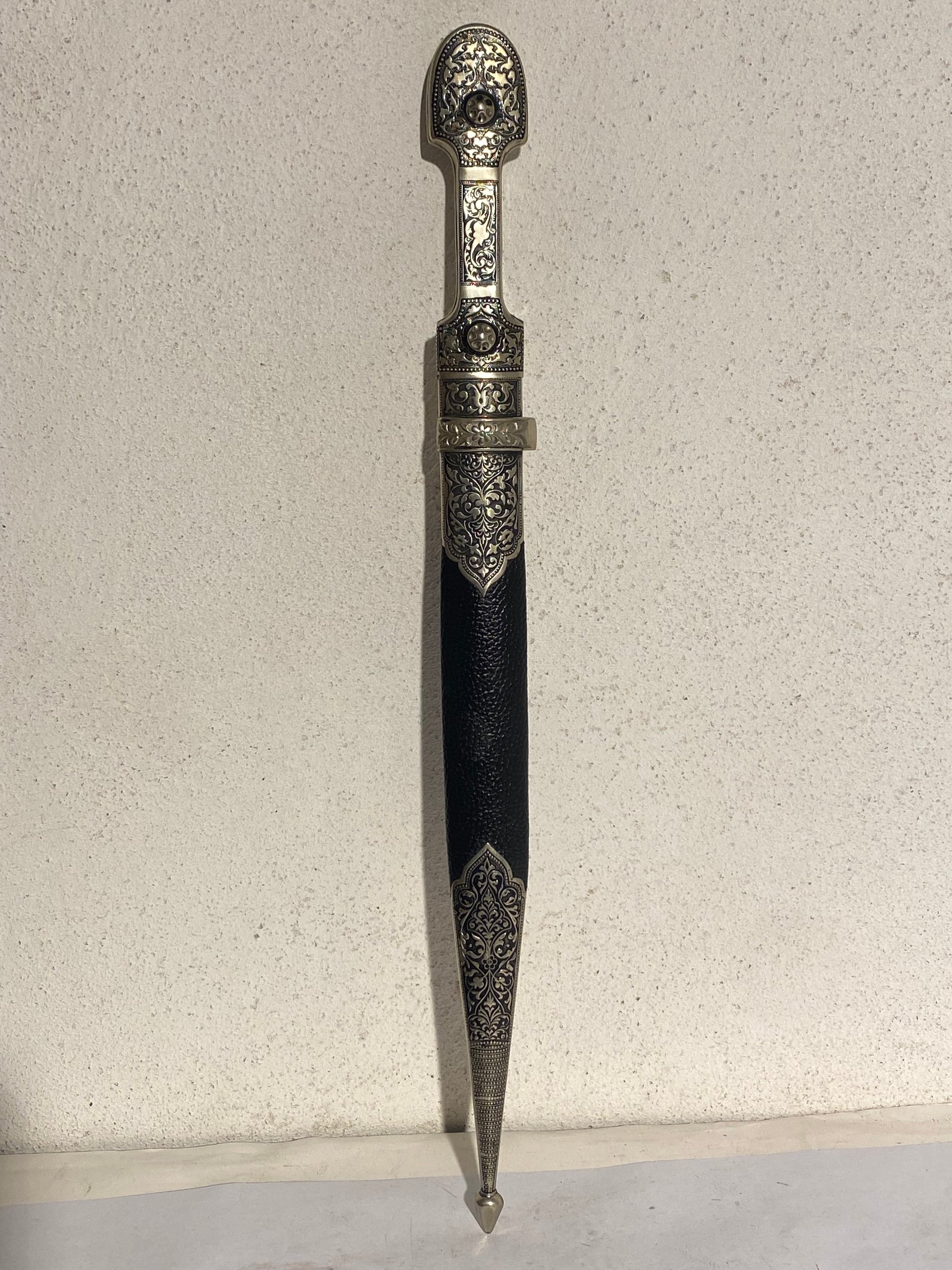 Dagestansk Kinjal dolk med diplomatisk proveniens
