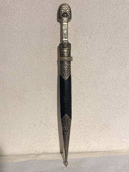 Dagestansk Kinjal dolk med diplomatisk proveniens
