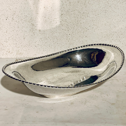 Evald Nielsen (1905-1937.) Hammerslået Art Deco sølv fad, fra 1923.