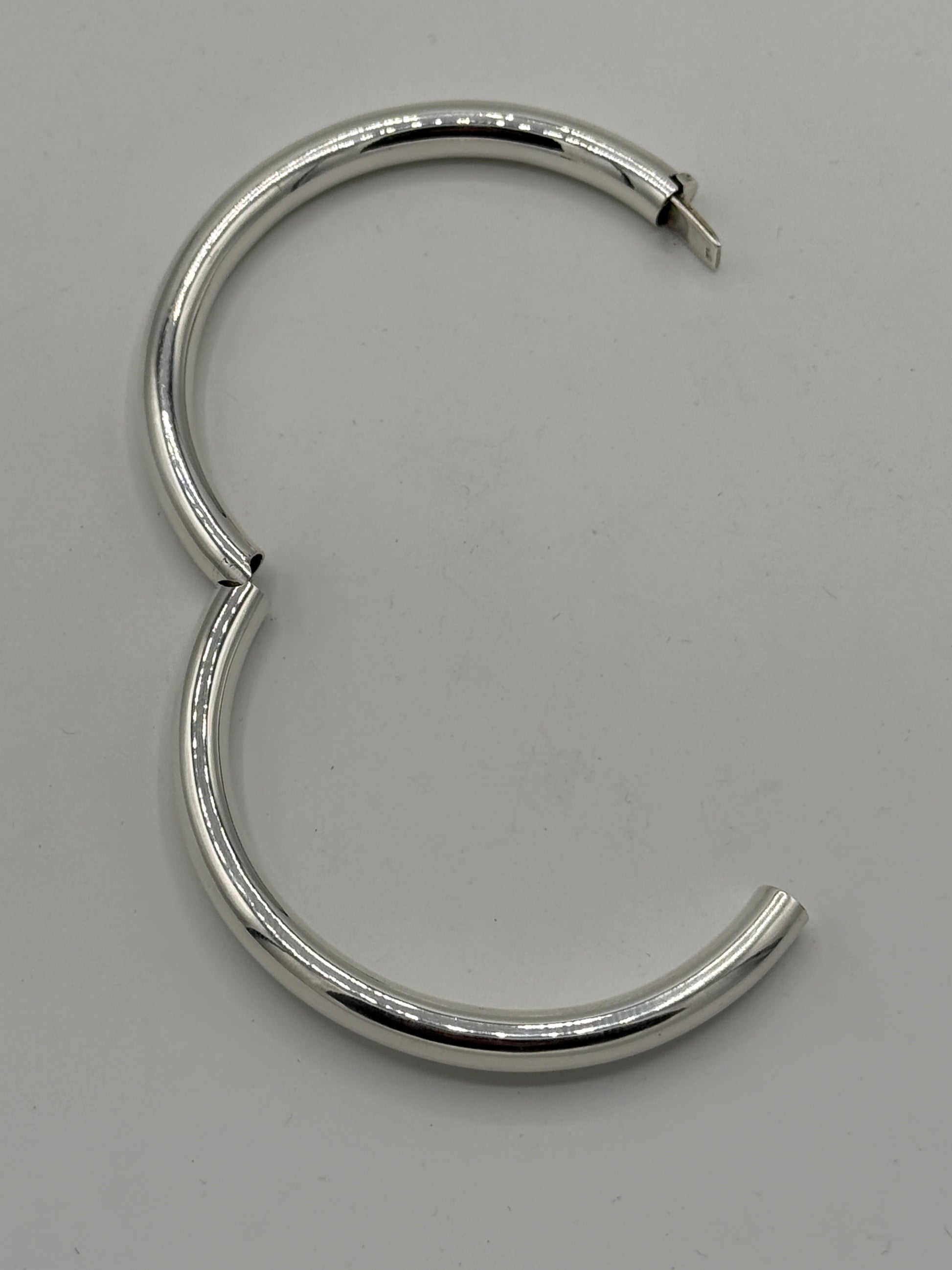 Vintage modernistisk rund Sterlingsølv armring. Fra 1980érne