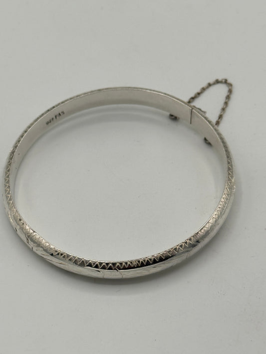 Vintage ciseleret rund Sterlingsølv armring. Fra midt 20.Årh
