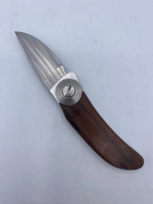Foldekniv efter Barry Woods design i rustfrit stål og træ