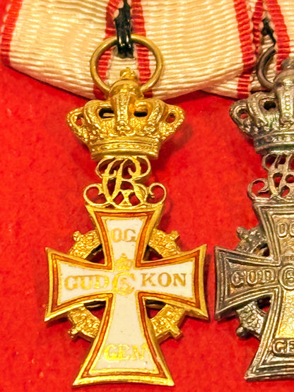 Miniaturemedaljebarre af danske Ridderkors - Chr. X version