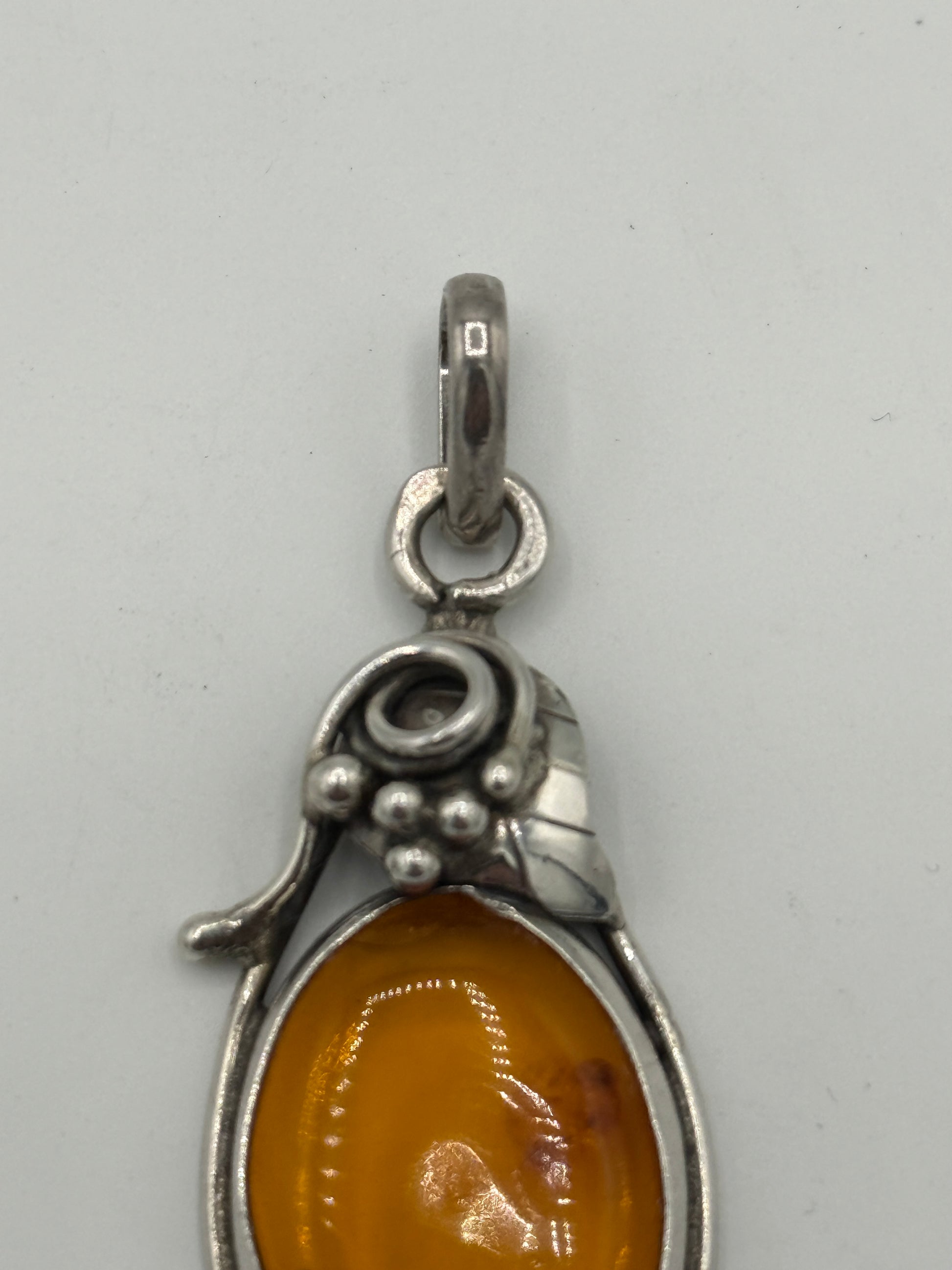 Vintage unika skønvirkestil Rav & Sterlingsølv vedhæng. Gstad, Polen. Fra 1980érne