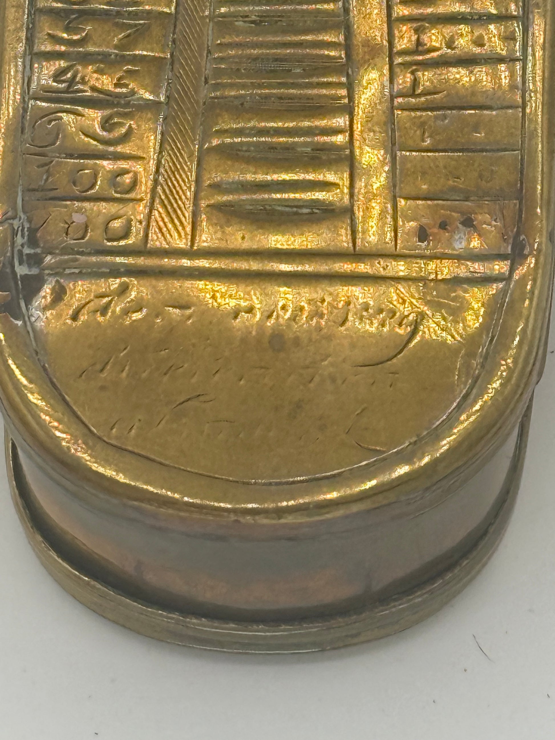 Pieter Holm (f.1686-1776) Tobaks æske i messing. Holland midt 18.Årh