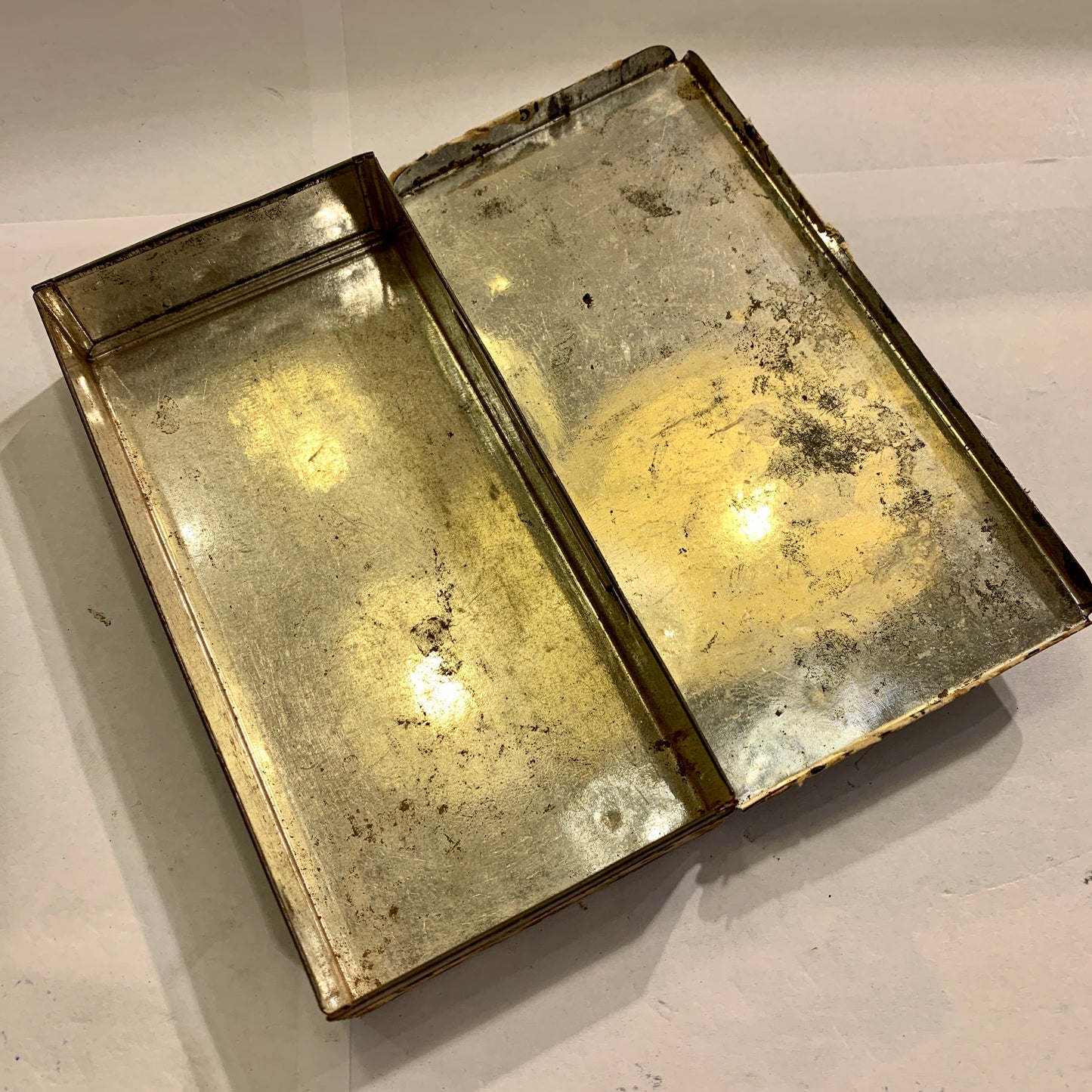 Antik Soussa cigaret blik æske med låg, fra 1930érne.