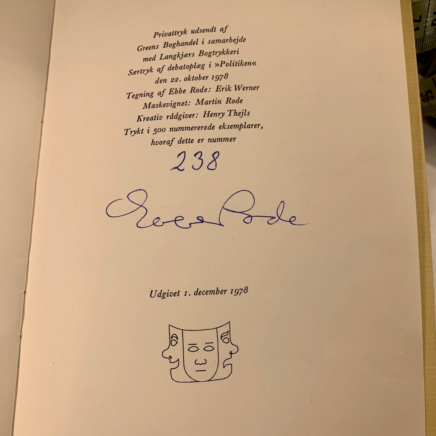 Ebbe Rode, Det kgl. Teaters nye klæder, signeret , fra 1978. 1.Udg. 1.Oplag.