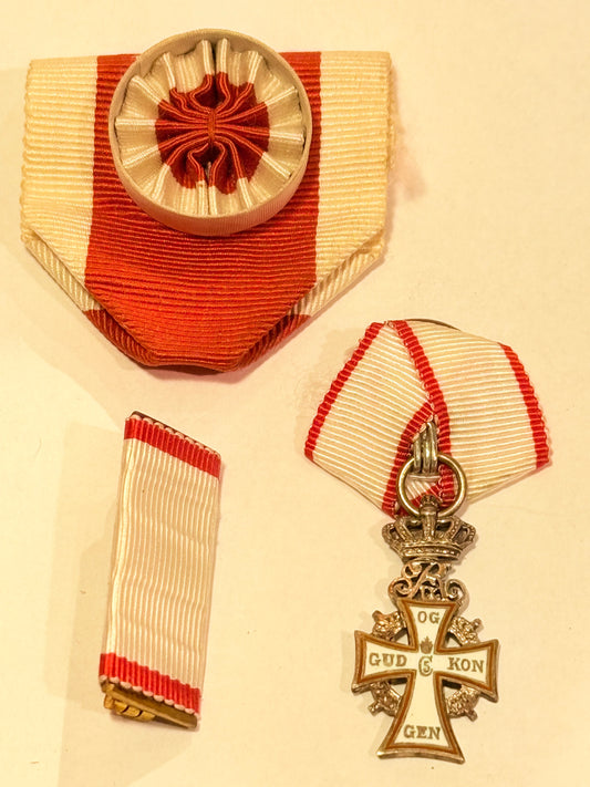 Ordenssæt for det danske Ridderkors - Chr. X version.