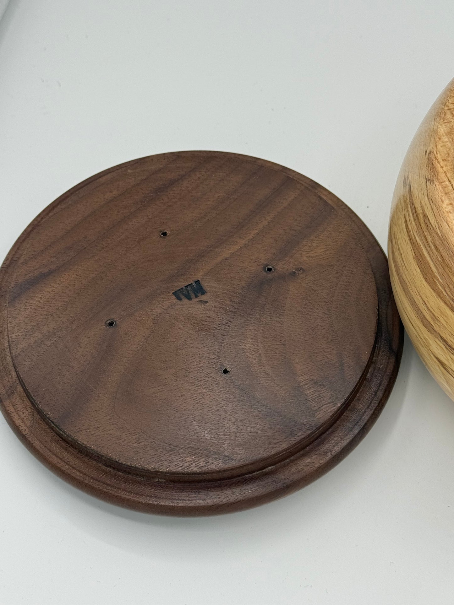 Vintage dansk hånddrejet Valnød og spaltet træ låg æske.