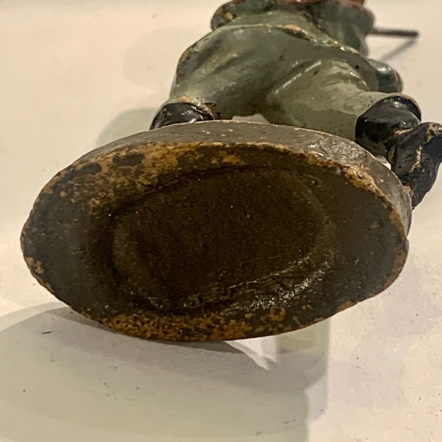 Elastolin tysk soldat, marcherende, fra 1930érne.