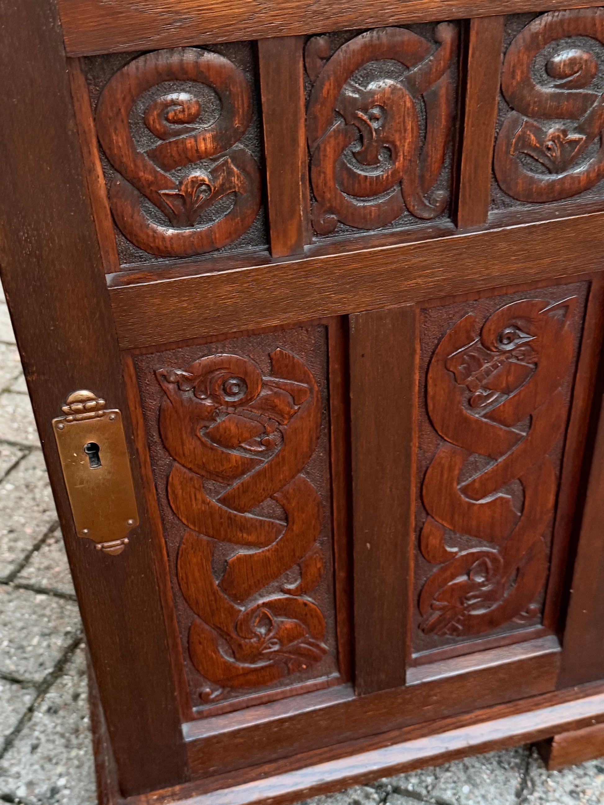Antik Norsk Viking Dragestil Piedestal skrivebord.Fra 1880-1915