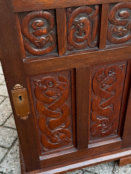 Antik Norsk Viking Dragestil Piedestal skrivebord.Fra 1880-1915