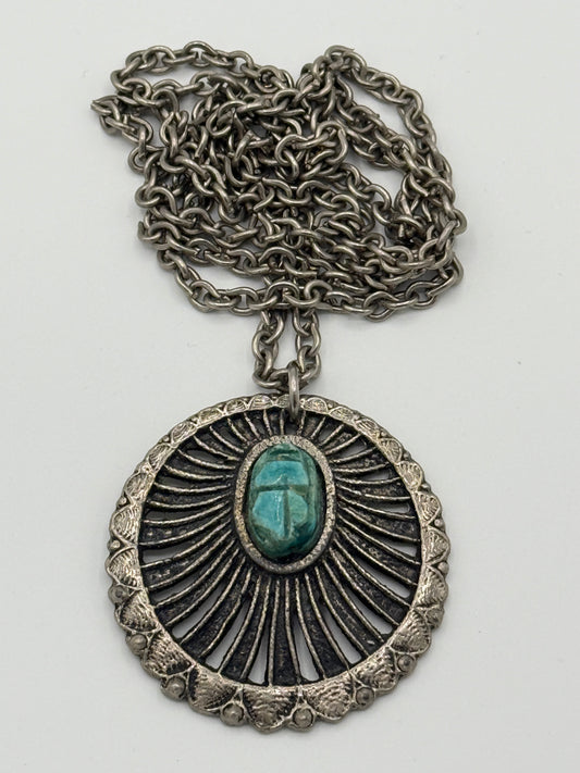 Vintage Egyptian Revival tin Hals smykke med Skarabæ. Midt/slut 20.Årh