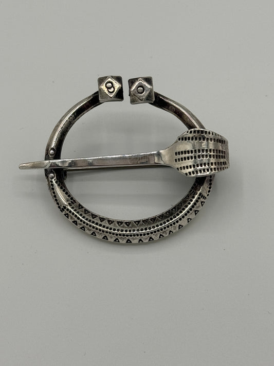 Kalevala Koru(1957-) Finsk jernalder sterling sølv fibula broche. Fra 1980