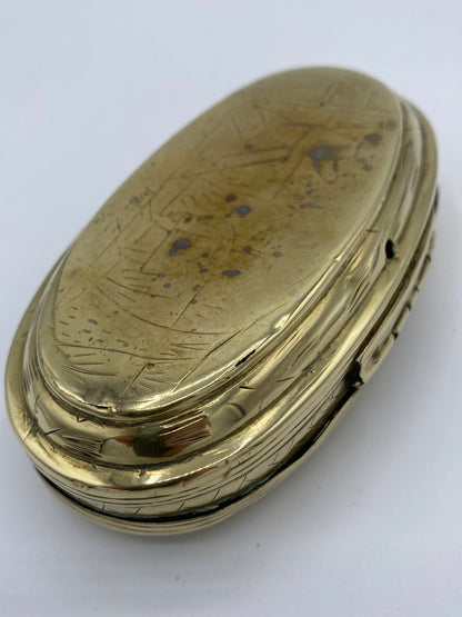 Antik tobaks æske i messing. Holland midt/slut 18.Årh