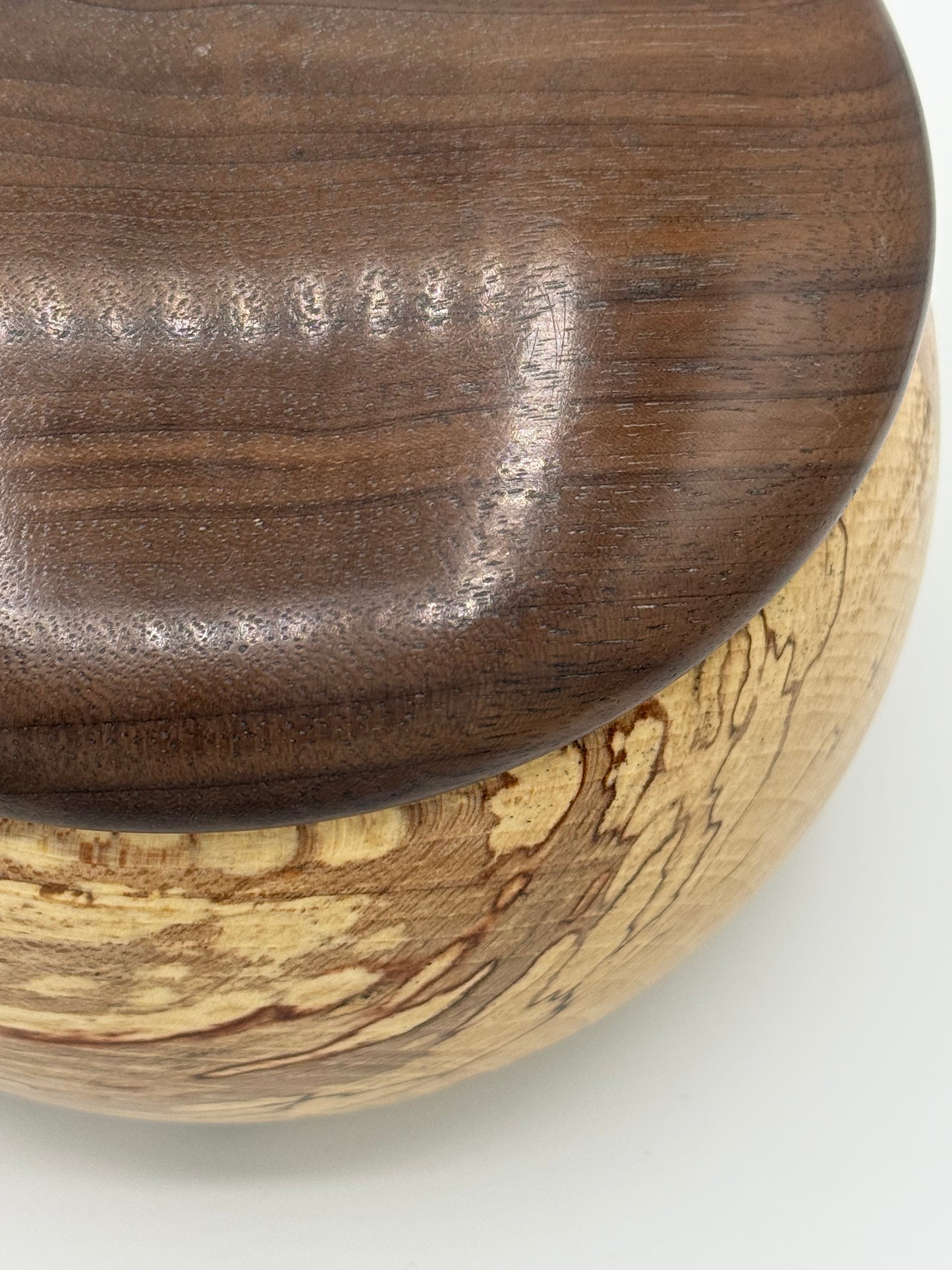 Vintage dansk hånddrejet Valnød og spaltet træ låg æske