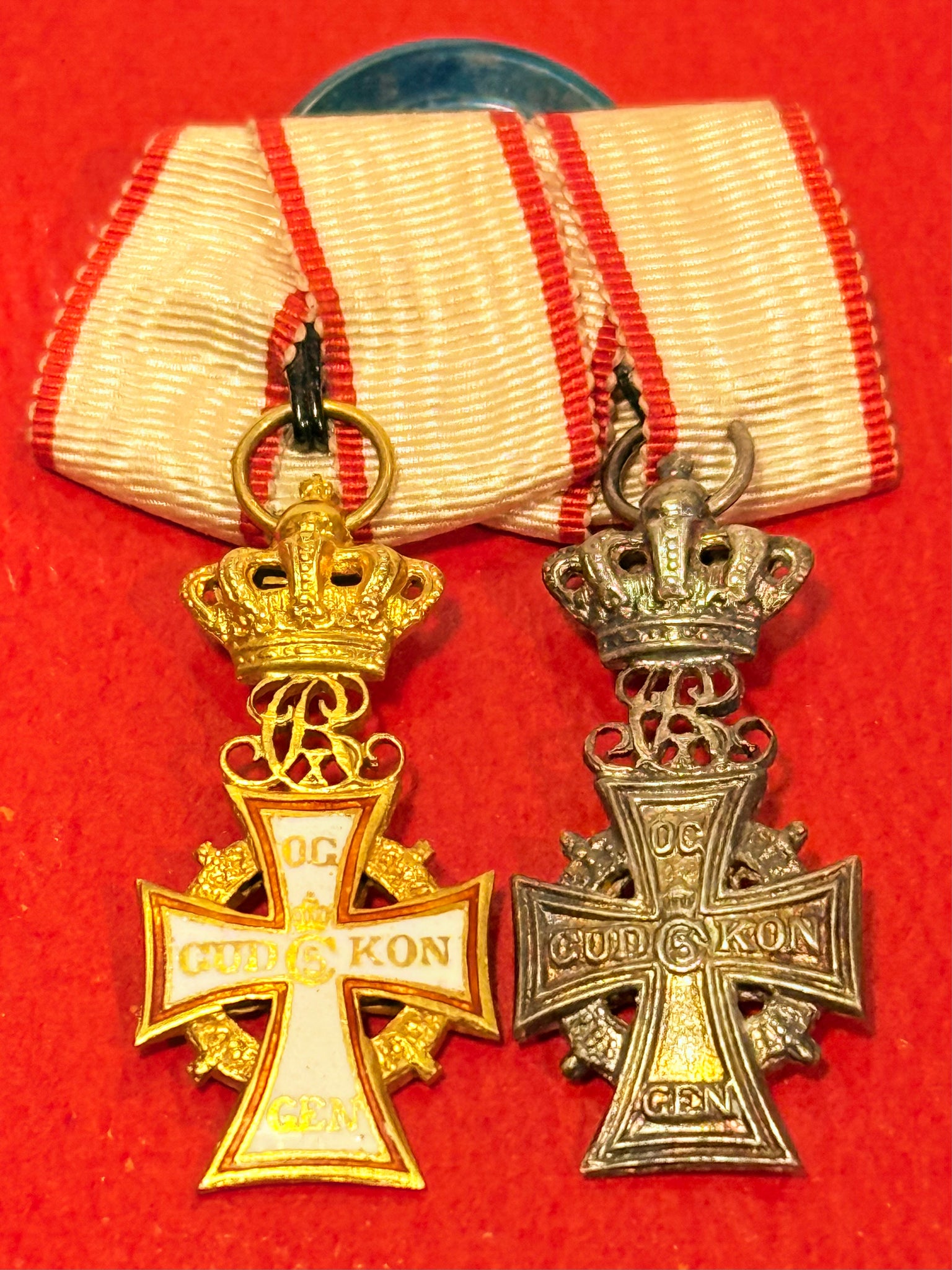 Miniaturemedaljebarre af danske Ridderkors - Chr. X version.