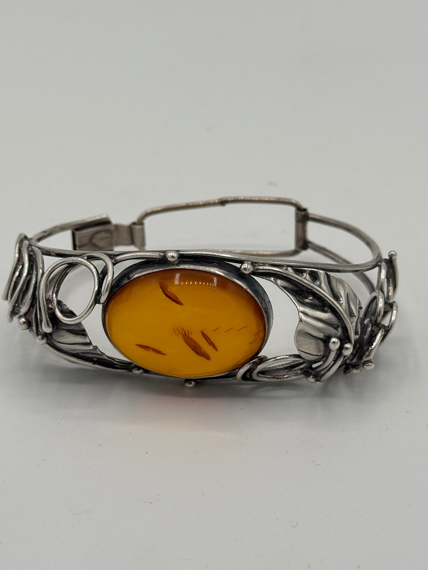 Vintage unika skønvirkestil Rav & Sterlingsølv armbånd. Polen. Fra 1980érne