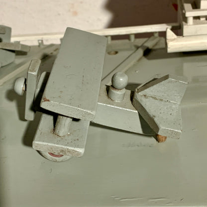 Ældre unikt dansk design træ hangarskib, fra midt 1900 tallet.