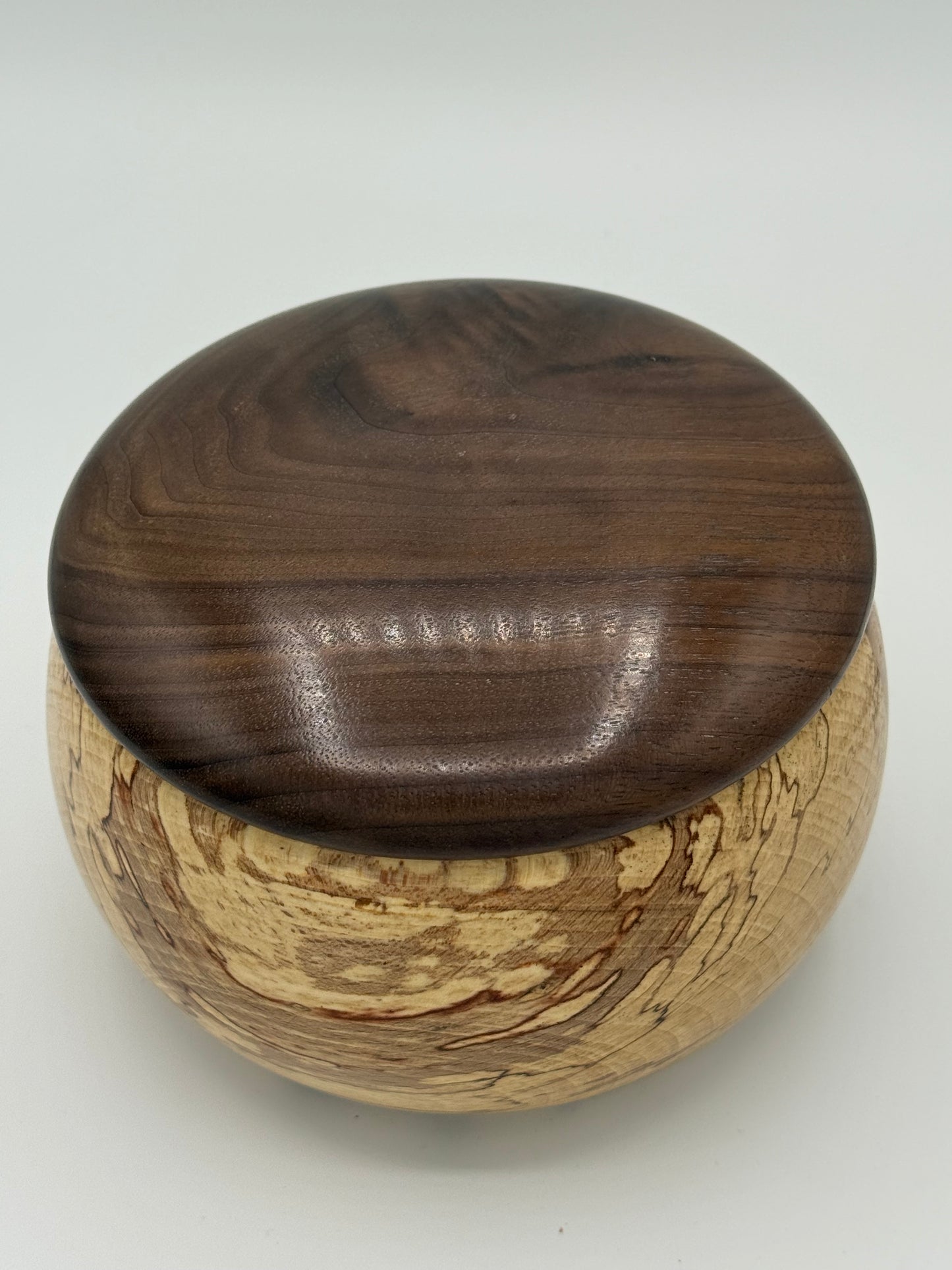 Vintage dansk hånddrejet Valnød og spaltet træ låg æske