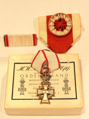 Ordenssæt for det danske Ridderkors - Chr. X version.