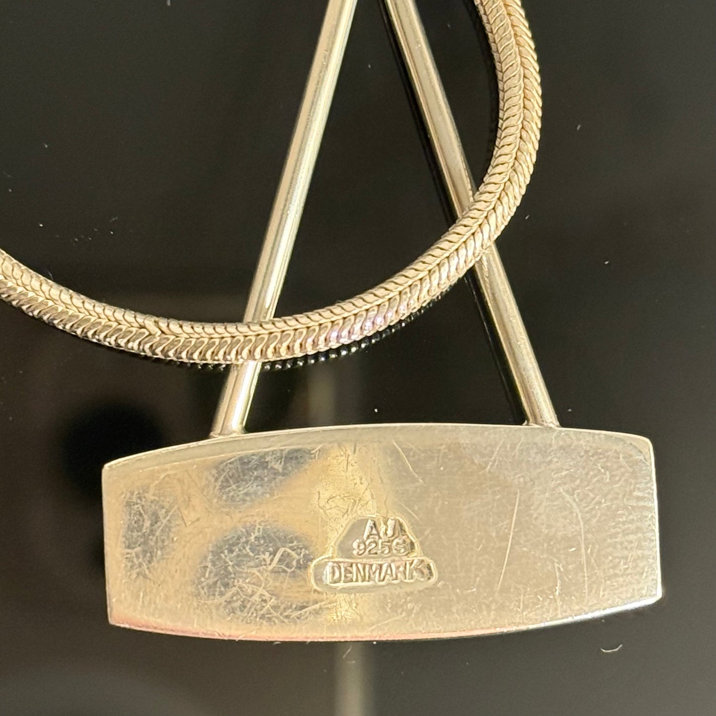 Arne Johansen (1954-1976.) Modernistisk halssmykke i sterling sølv & Abelone musling.