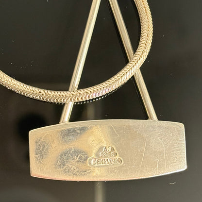 Arne Johansen (1954-1976.) Modernistisk halssmykke i sterling sølv & Abelone musling.