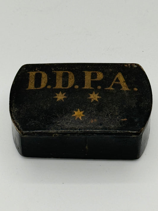 Antik D.D.P.A lak papermache æske. Danmark, start 20. Århundrede