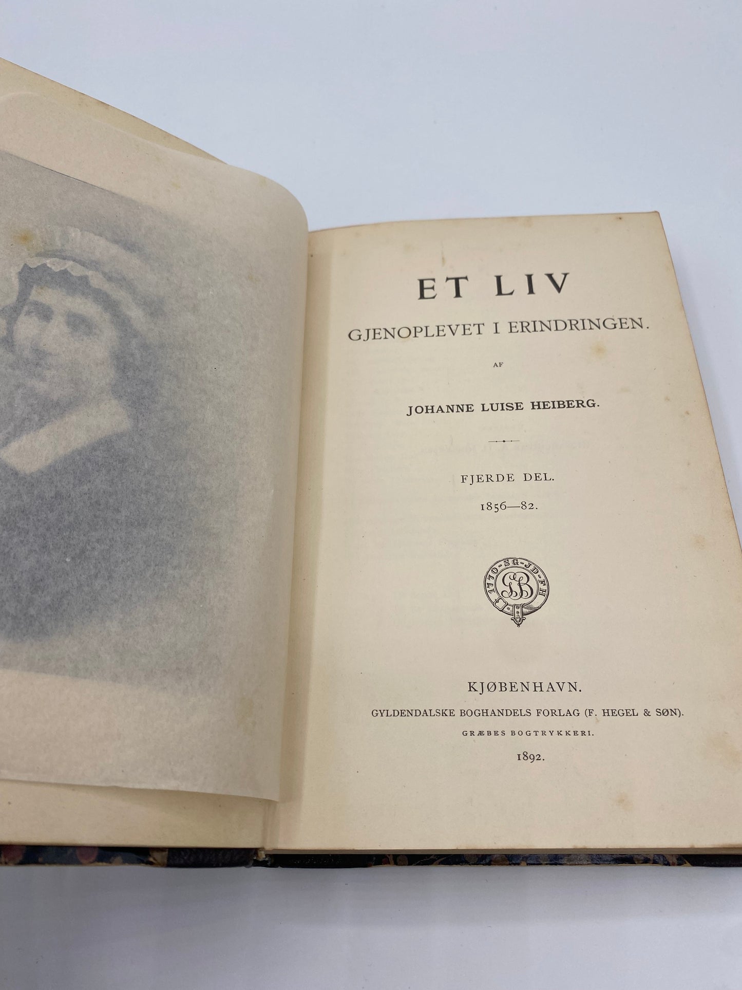 Et Liv. Af Johanne Luise Heiberg. Antikvarisk dansk bog. 1. Udgave. 1. Oplag. Fra 1892