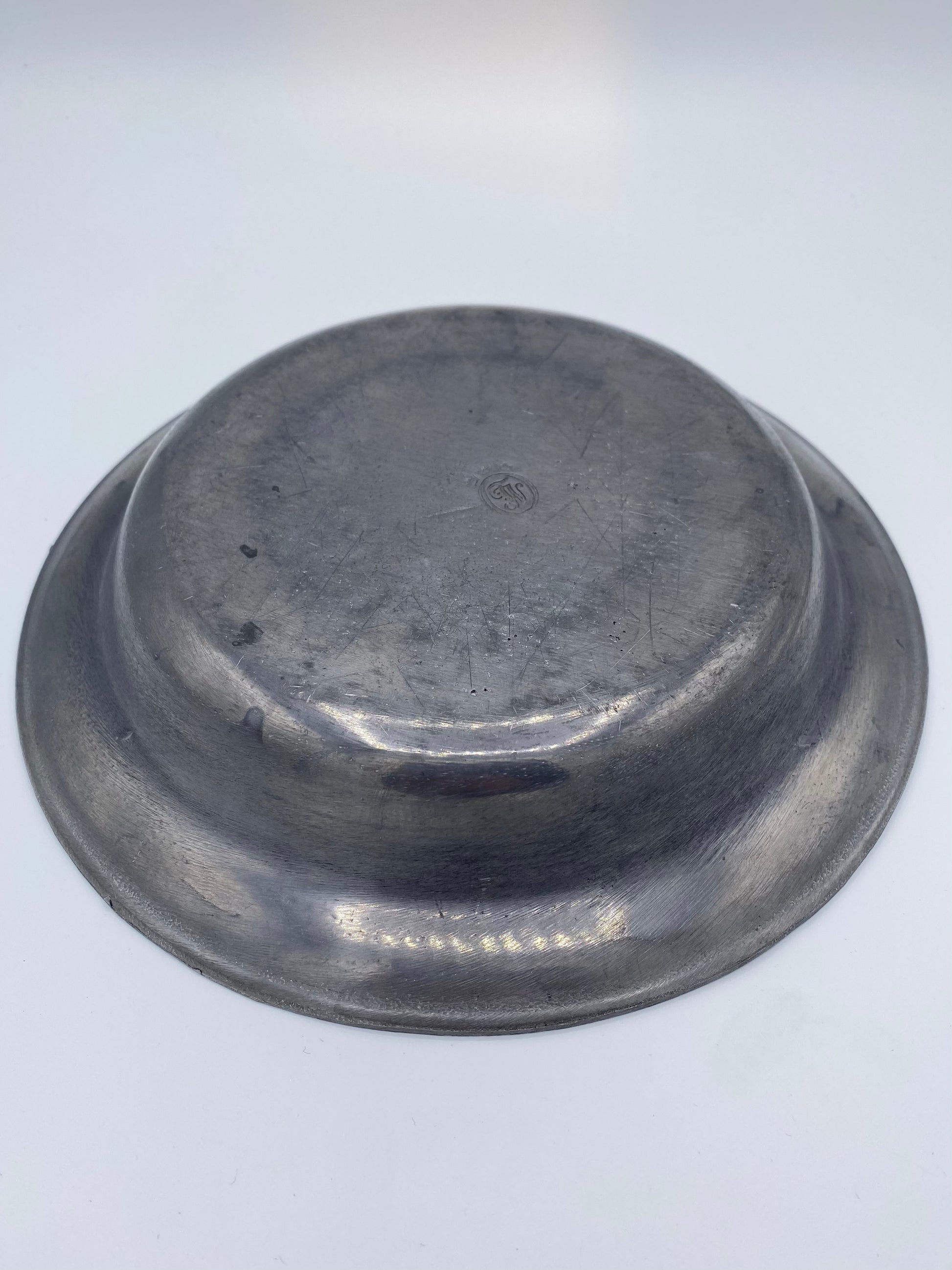 Antik svensk massiv dyb tallerken i tin. Fra 19.Årh