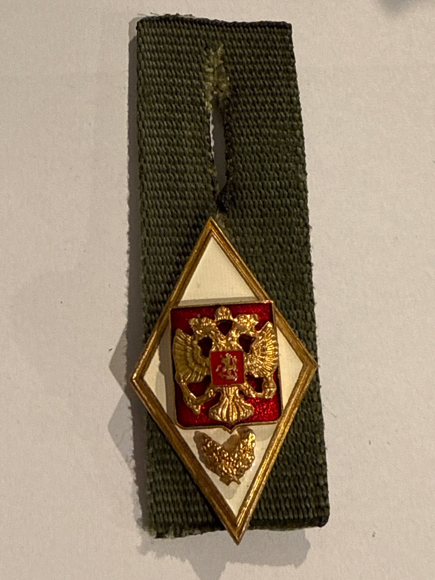 Russiske generalstabs akademi mærke, med knaphulsholder i lærred.