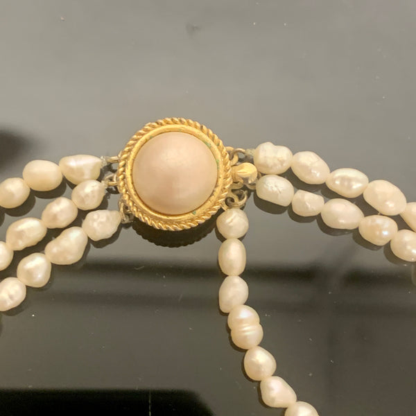 Ægte 3-radet perle kæde med forgyldt sølvlås.