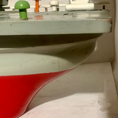 Ældre unikt dansk design træ hangarskib, fra midt 1900 tallet.