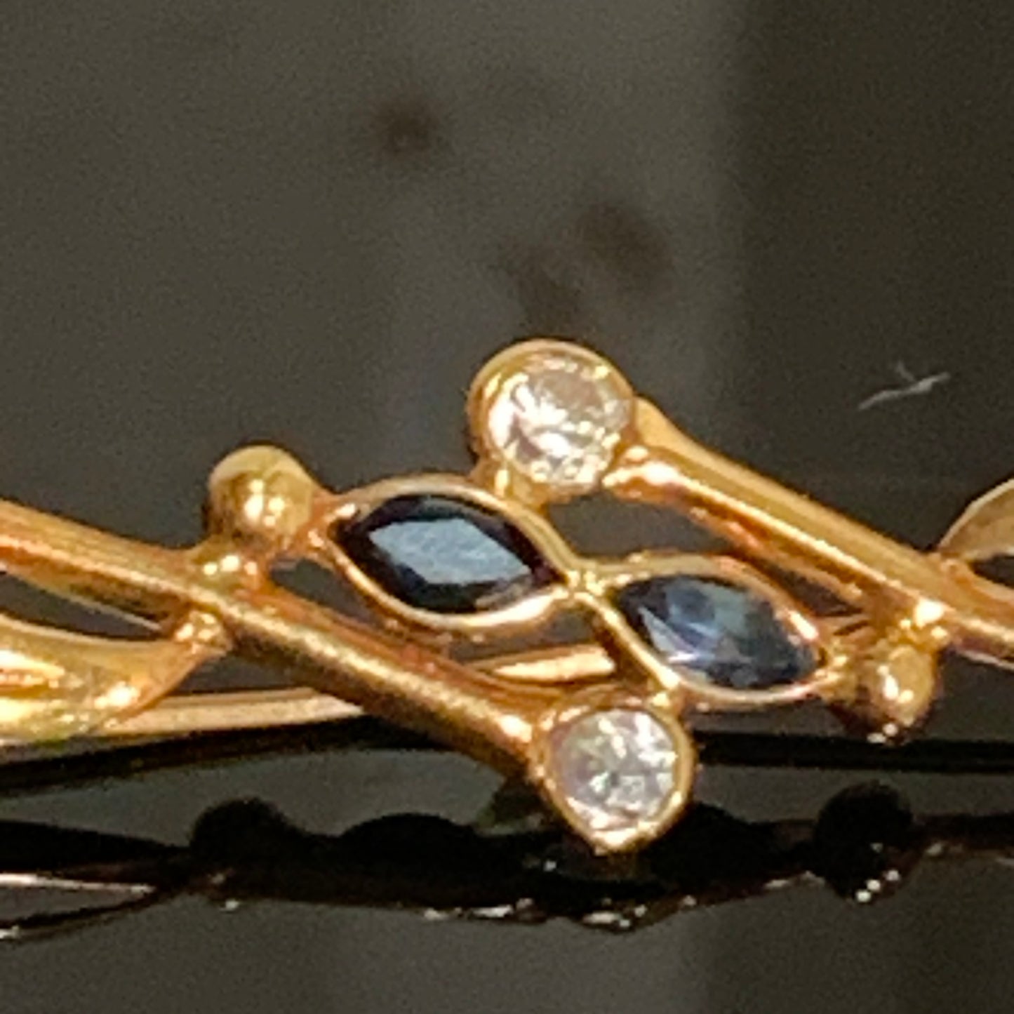 ❗️EFTERLYSNING STJÅLET❗️Vintage 18K guld broche med safirer og zirconer, Italien.